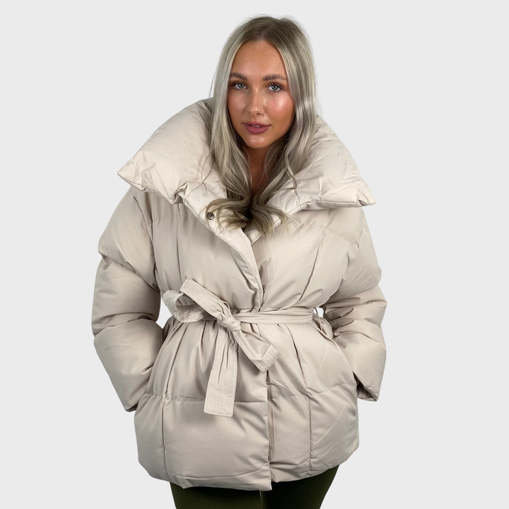 Ludmila - Krátká prošívaná bunda s kapsami na opasku