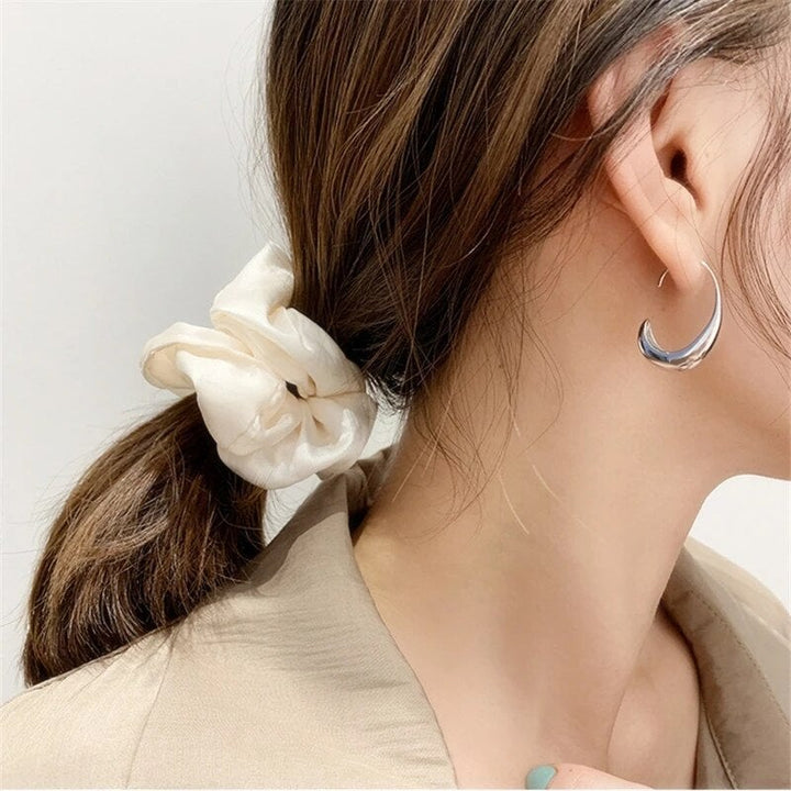 Luxusní náušnice vyrobené ze zlata a stříbra