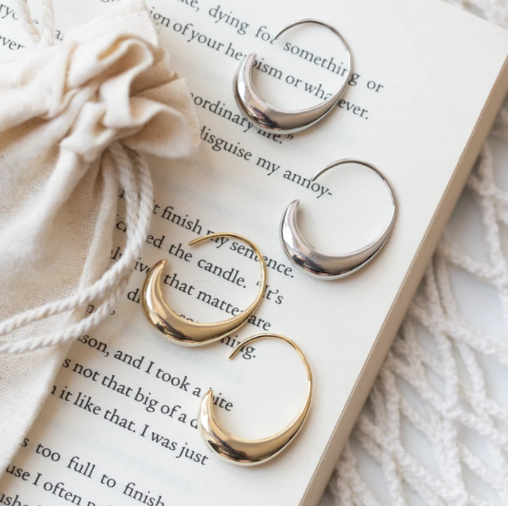 Luxusní náušnice vyrobené ze zlata a stříbra