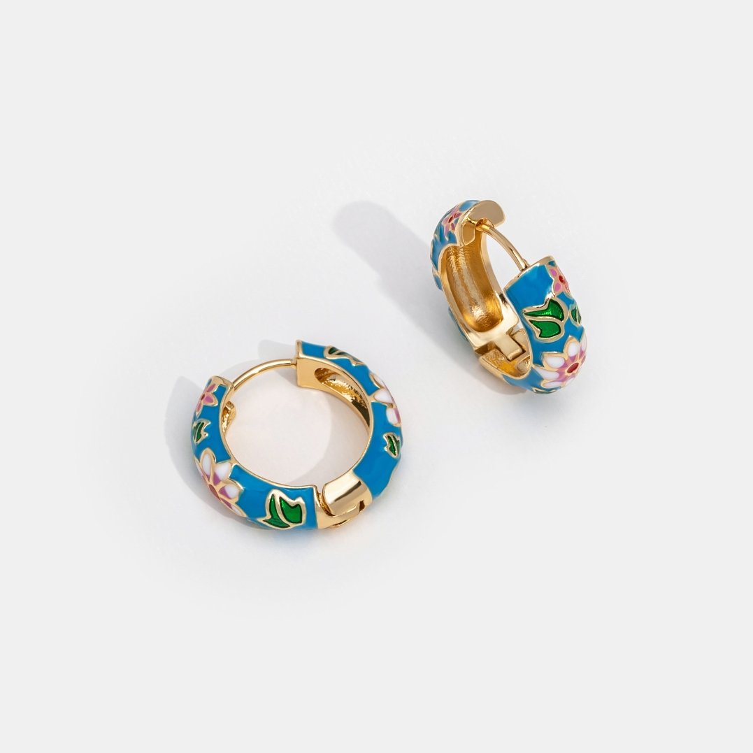 Zlaté kreolské náušnice s květinou